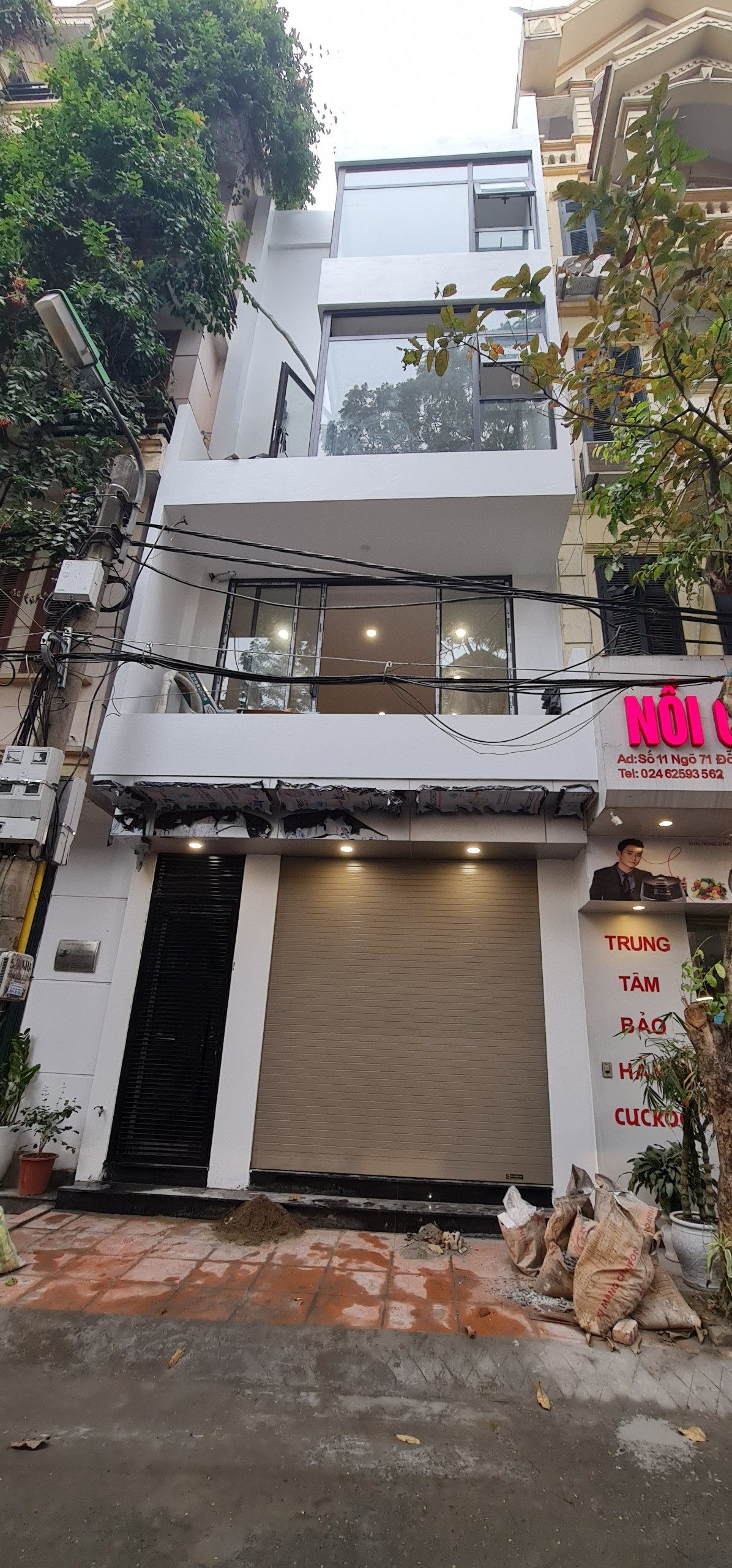 Công trình Số 71 Đỗ Quang, Trung Hòa lắp đặt cửa gỗ