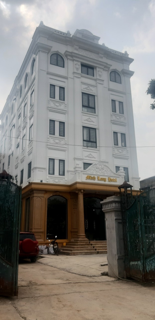 Dự án khách sạn Minh Long Ba Vì lắp đặt cửa gỗ, khóa từ