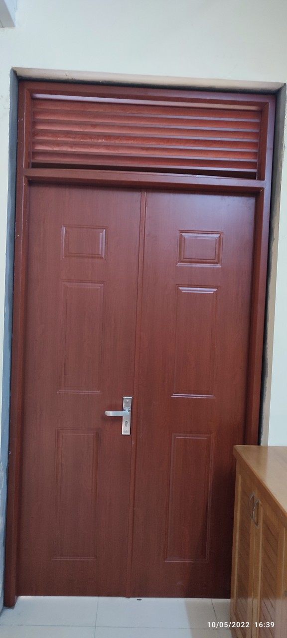 Công trình Đông Anh - Hà Nội lắp đặt cửa thép vân gỗ