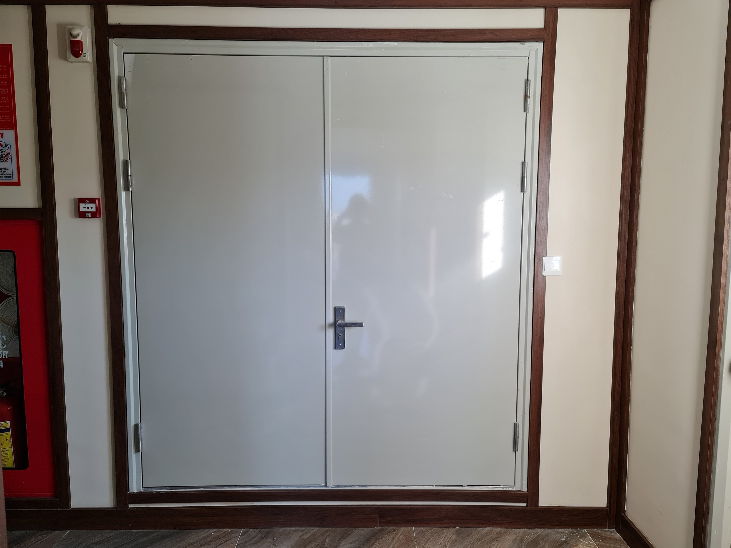 Cửa thép chống cháy 2 cánh cân SB-TCC 06